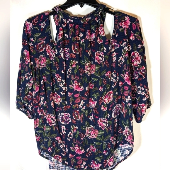 Torrid Crinkle Gauze Cold Shoulder Tie-Front Top Blue With Floral Print Size 2 - Picture 4 of 12